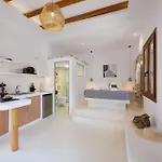 Naxos Boutique Luxury Minimalism In Filotion