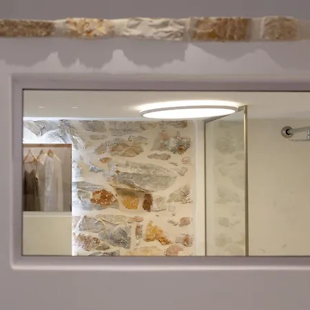 Naxos Boutique Luxury Minimalism In شقة